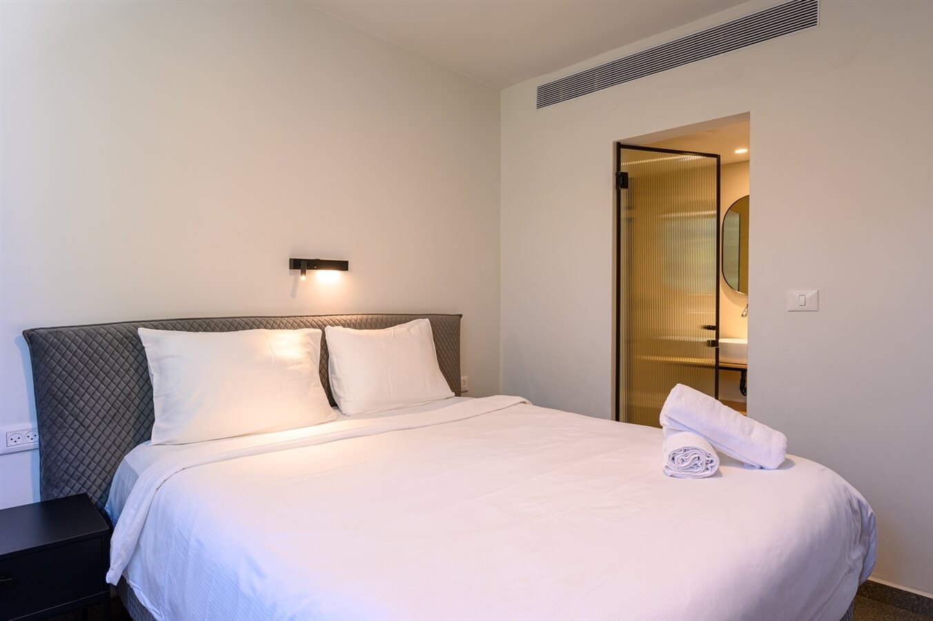 תמונה של סוויטות עם נוף לבריכה / עיר - 9