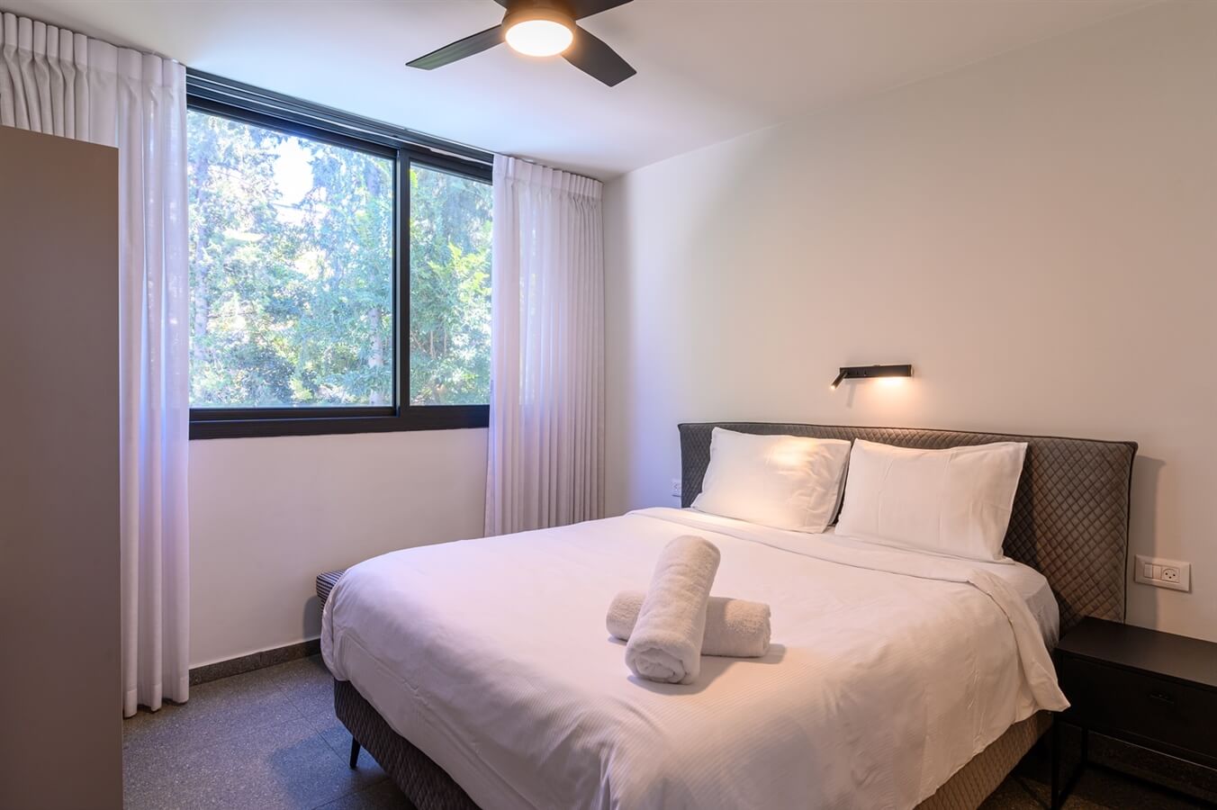 תמונה של סוויטות עם נוף לבריכה / עיר - 8