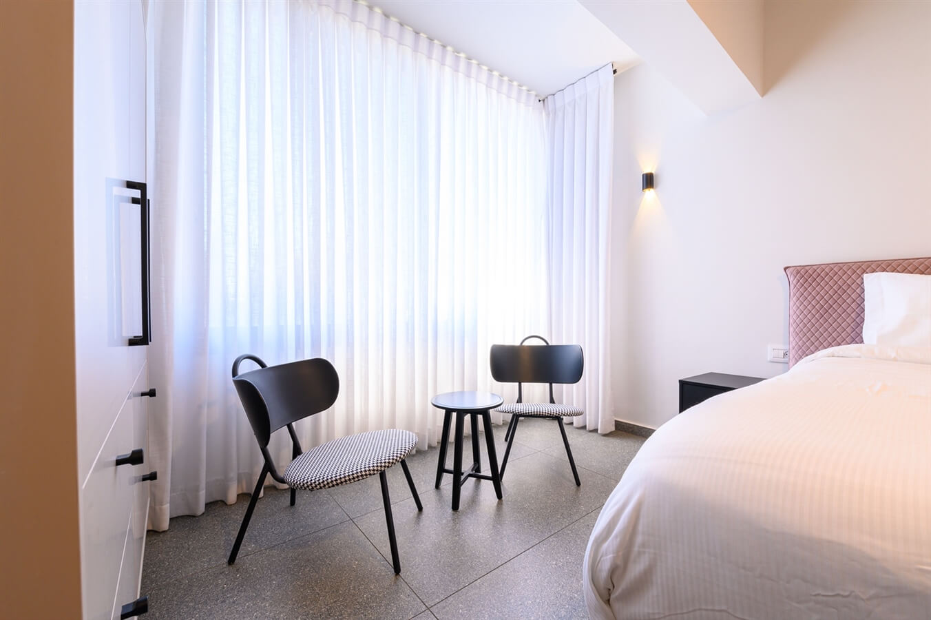 תמונה של סוויטות עם נוף לבריכה / עיר - 6