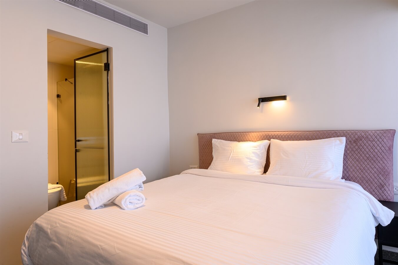 תמונה של סוויטות עם נוף לבריכה / עיר - 2