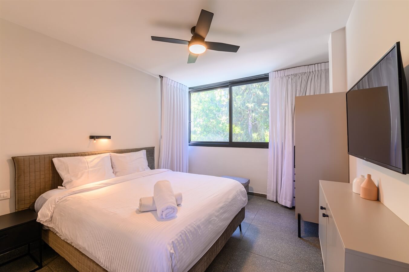 תמונה של סוויטות עם נוף לבריכה / עיר - 5