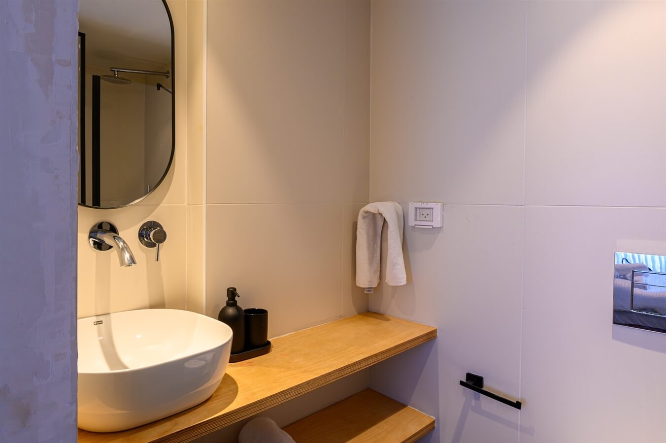 תמונה של סוויטות עם נוף לבריכה / עיר - 11