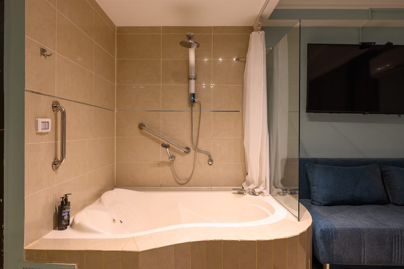 תמונה של חדר משפחה עם נוף לים - 9