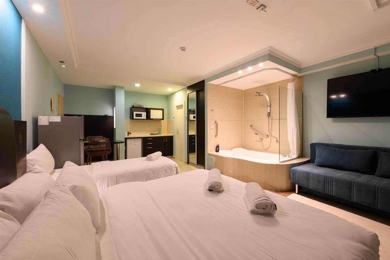 תמונה של חדר משפחה עם נוף לים - 3