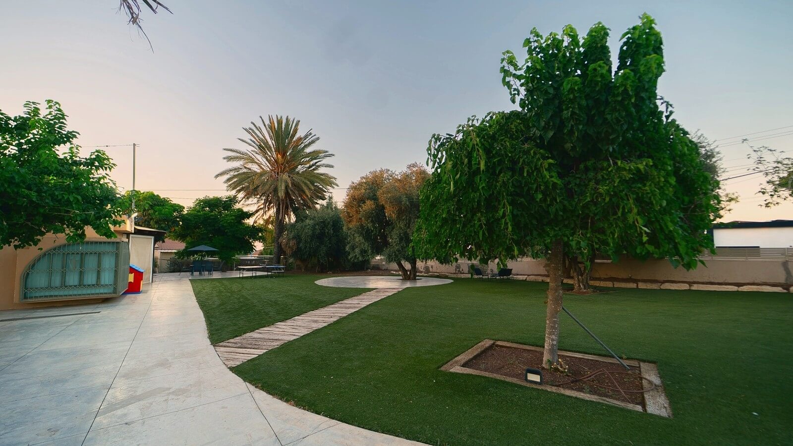 תמונה של וילה חצר וסלון - 14 תמונה של וילה חצר וסלון - 14