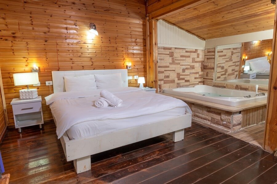 תמונה של בקתת מול הקשת - 3 תמונה של בקתת מול הקשת - 3