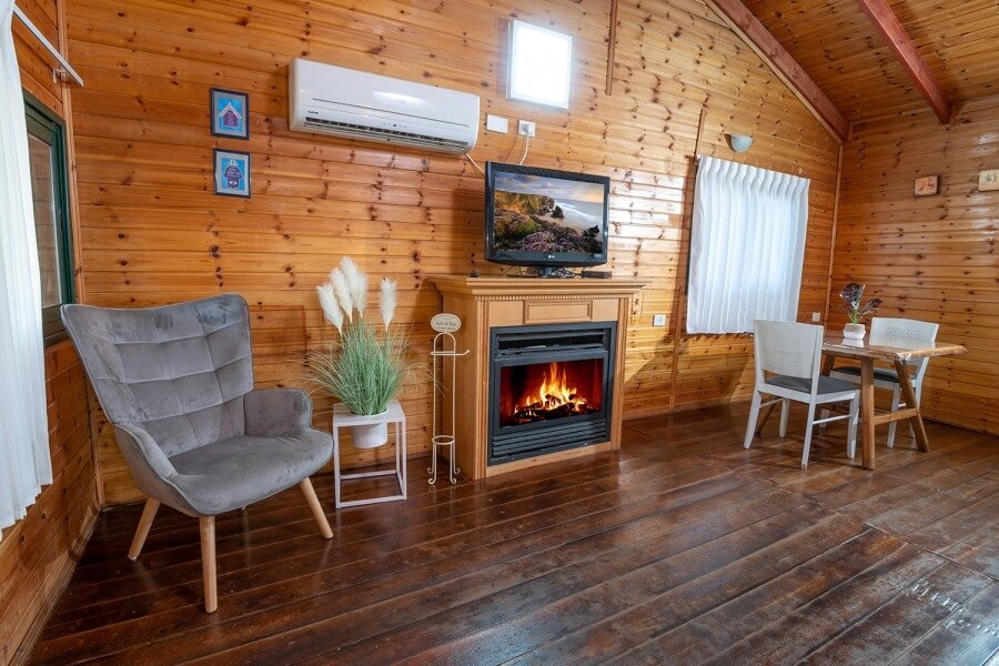 תמונה של בקתת מול הקשת - 2 תמונה של בקתת מול הקשת - 2