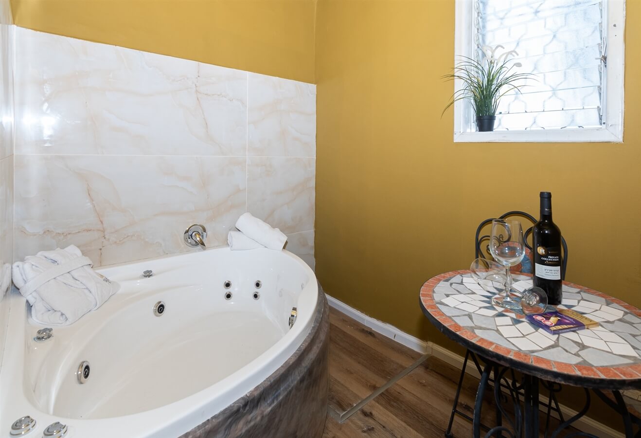 תמונה של חדר עם ג'קוזי - 2 תמונה של חדר עם ג'קוזי - 2