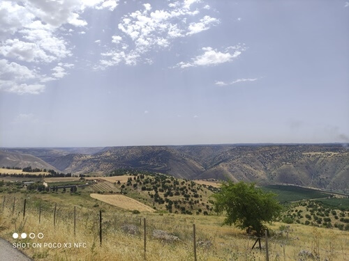 תמונה של המעיין ומשולש הגבולות