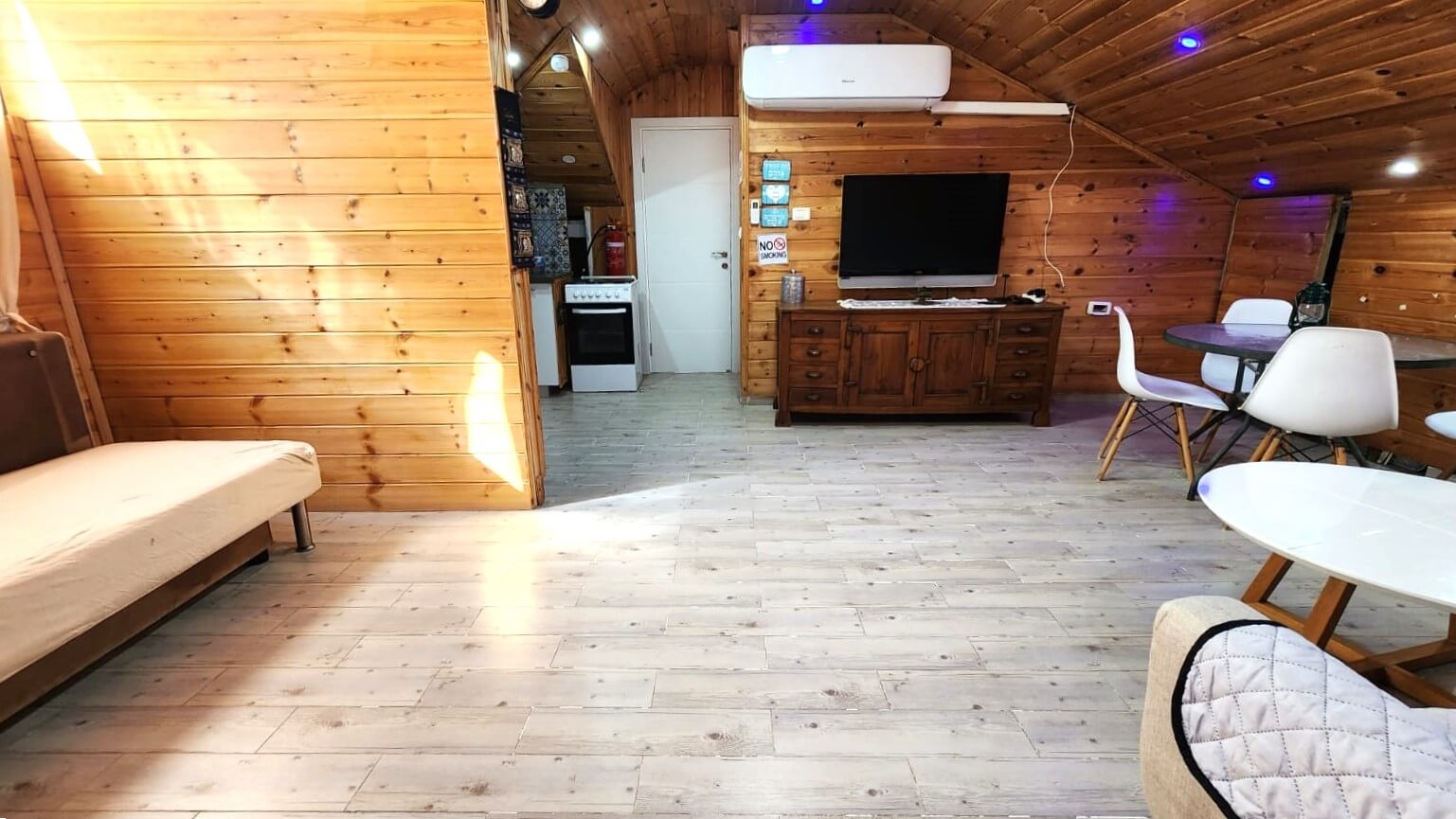 תמונה של בקתת לאלי - 3