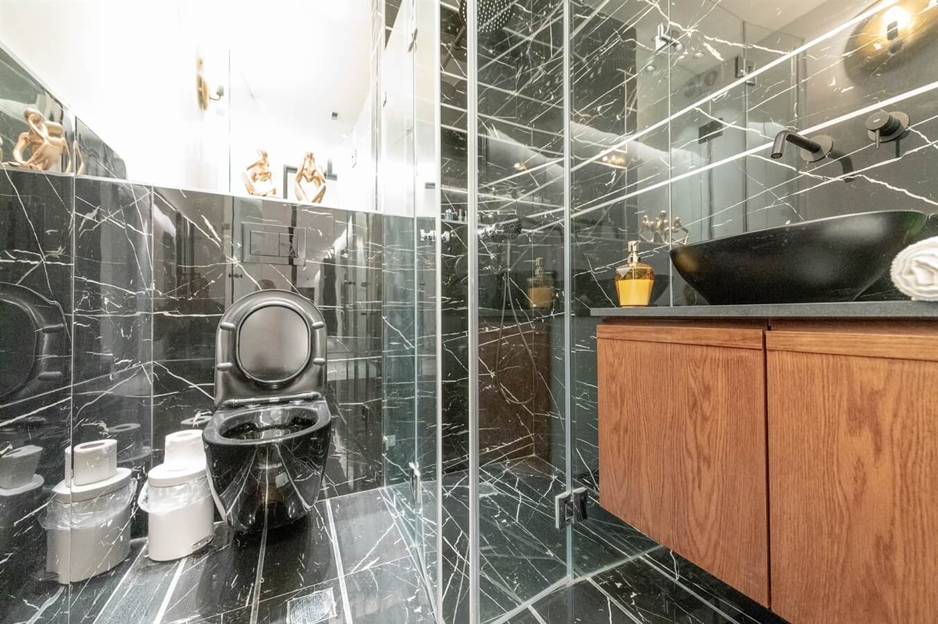 תמונה של סוויטה שחורה - 5