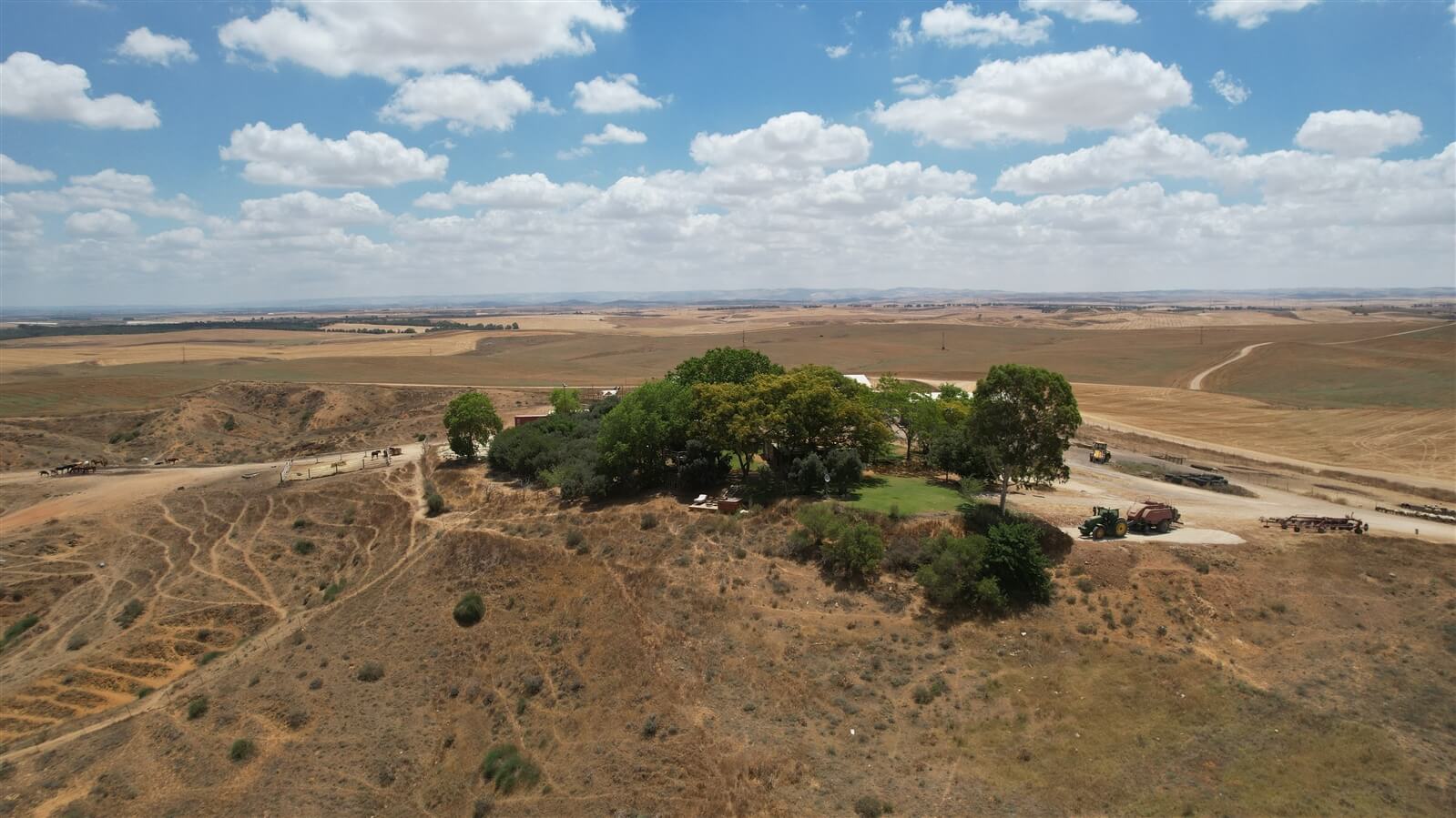 תמונה של החאן והחצר - 3