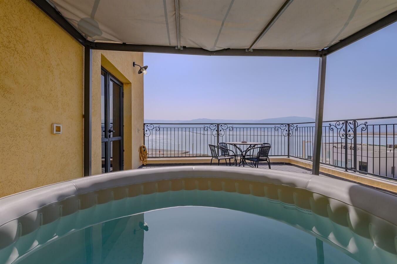 תמונה של סטודיו עם ג'קוזי ומרפסת - 15