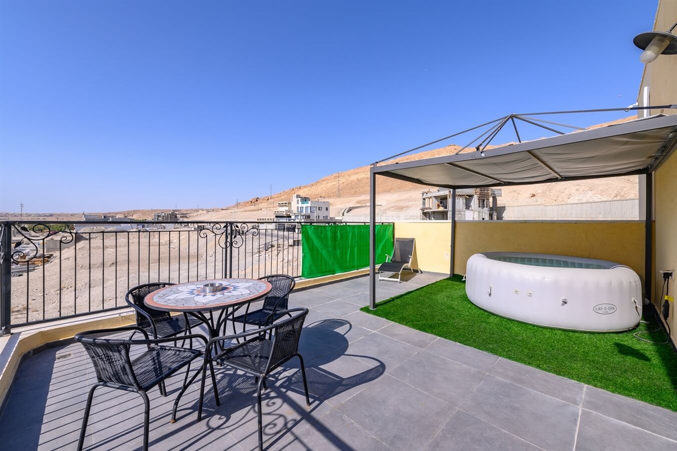 תמונה של סטודיו עם ג'קוזי ומרפסת - 11