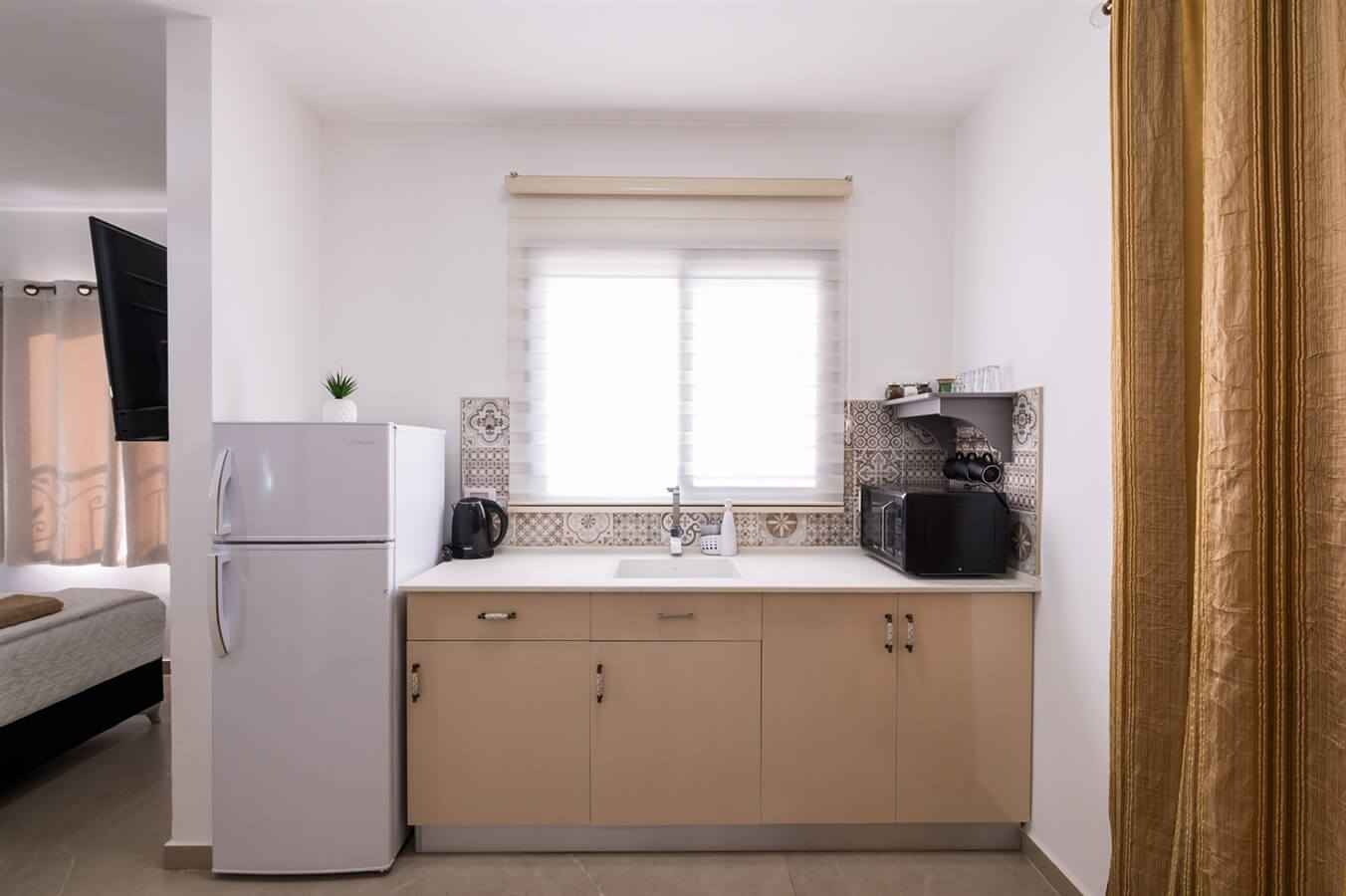 תמונה של סטודיו עם ג'קוזי ומרפסת - 2