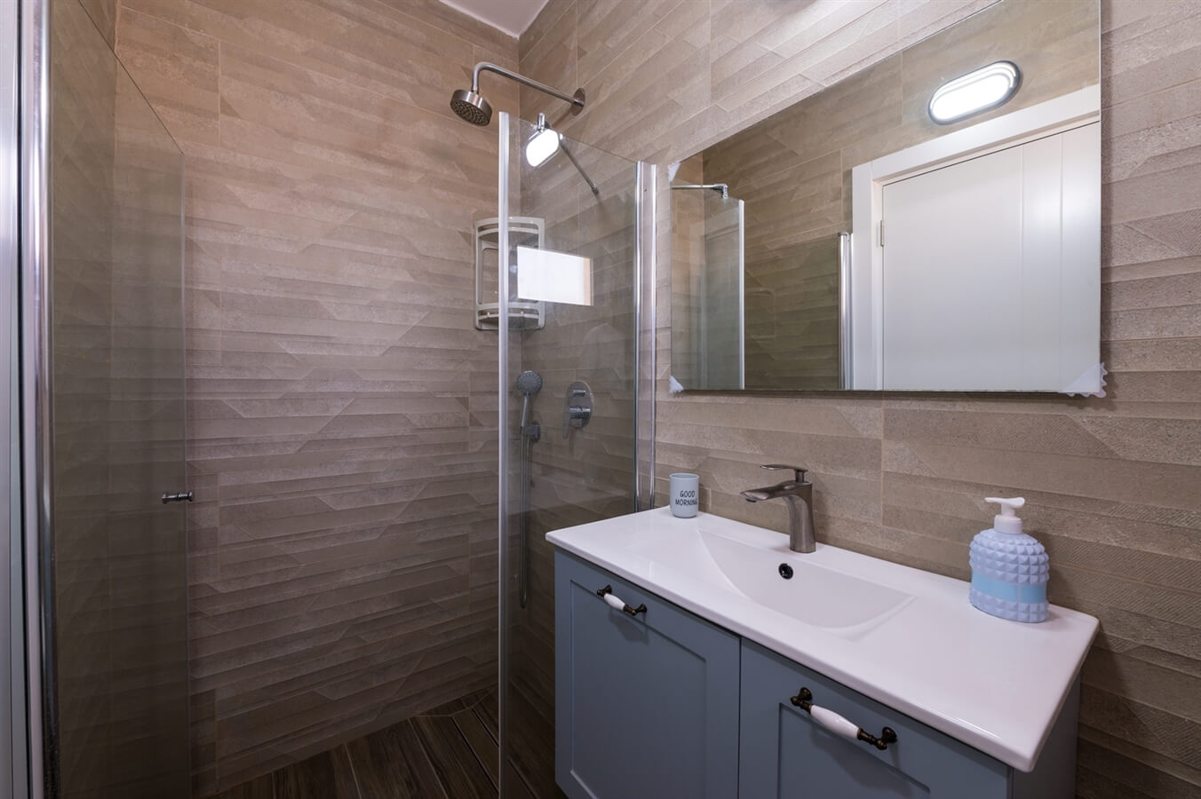 תמונה של סטודיו עם ג'קוזי ומרפסת - 5