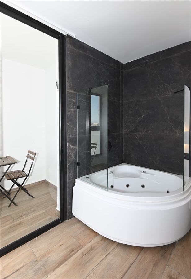 תמונה של קלאסיק זוגי - מרפסת לים - 7